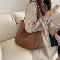Bolso De Hombro Para Mujer Grande Capacidad 2024 Moda Retro De Trabajo Bolsa De Viaje Con Solapa Única Material PU Con Funda De Poliéster - details 1