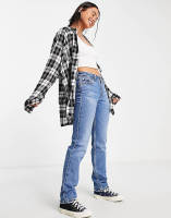 Levi's Low Pitch Bootcut Jeans in Mid Wash Blue - Pantalones vaqueros Levis para mujer - details 3