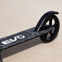 EVO - Patinete 2 ruedas, negro, medidas, altura regulable 81-91 cm, peso máximo soportado 100 kg, freno trasero, soporte lateral, base y manillar antideslizantes, juguetes niños +8 años, juguetes aire libre, juegos exterior - details 5