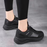 Zapatillas De Correr Para Mujer 2024 Cuero Ligero Y Cómodo Negras Antideslizantes Zapatillas Casuales Con Cordones Para Deporte Al Aire Libre - details 2