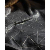 Manta Decorativa Doble 220x240 cm Gris Oscuro con Estampado Dorado – Alo Home | Elegancia y Confort - details 3
