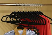 Ruhhy, Set de 20 Perchas de Terciopelo Negro con Gancho Giratorio 360° | Antideslizantes, Delgadas y Resistentes | Ideal para Ropa de Mujer y Hombre | Con Muescas para Tirantes | Diseño Ahorra Espacio - details 2
