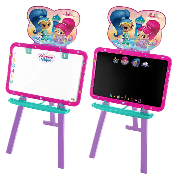 Pizarra infantil de 3 patas, de plástico, doble cara, con diseños exclusivos de  Hello Kitty, en color Rosa (9382-2690) Una cara para pintar con rotulador y la otra con tiza. Repisa para accesorios. De acuerdo a la normativa CE. +3 años - 1