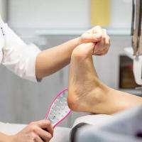 Archilla De Pie De Acero Inoxidable Doble Cara Para Eliminar Callos Y Piel Muerta Herramienta De Masaje Para Los Pies - details 0