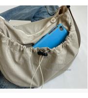 Bolso De Hombro De Nylon Nueva Diseño En Niche Color Sólido Con Pliegues Bolso Cruzado Versátil Para Uso Casual En Clase Y Comuting - details 7