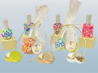bálsamo de labios aroma vainilla y atomizador de cristal en bolsa de regalo con lazo y pegatina personalizada de comuniones regalos originales para invitados de comunión personalizados detalles para invitadas de comuniones - details 2