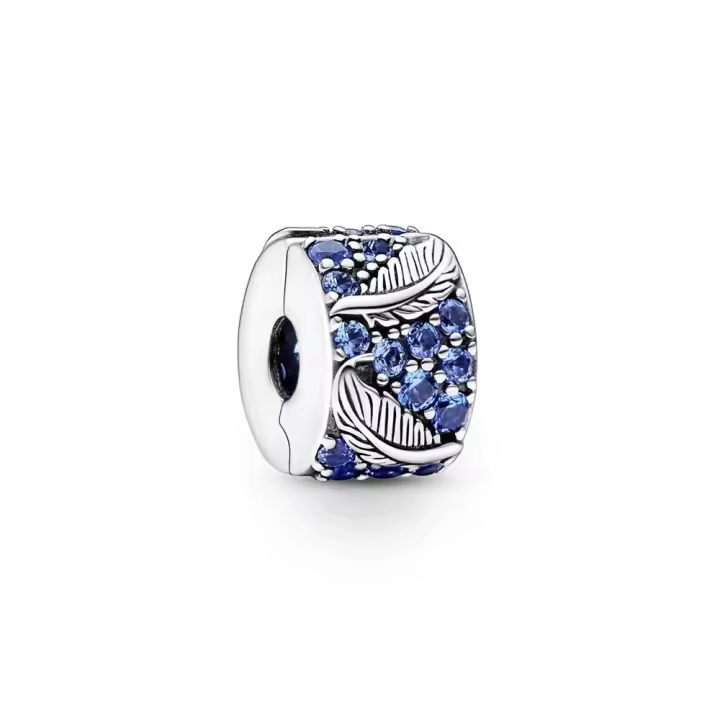 PANDORA Clip de Plata de Ley con Pluma Curvada en Pavé y Cristales Azul Noche - 1