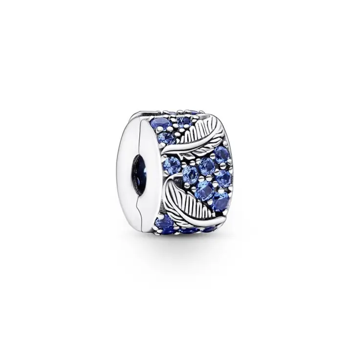 PANDORA Clip de Plata de Ley con Pluma Curvada en Pavé y Cristales Azul Noche - 1