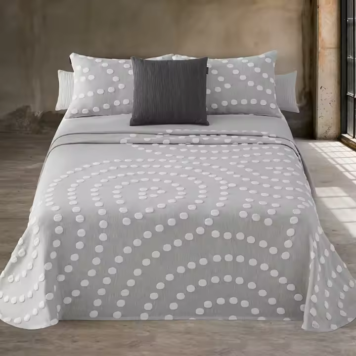Manterol Outlet - Set colcha cubrecama jacquard lunares. Cubrecama de gama alta de telar. Tejido de alta calidad y duradero. Fundas de cojín incluidas. Color gris y beige disponibles. - 1