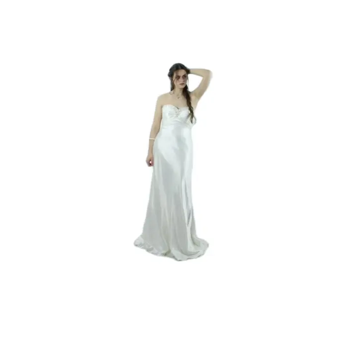 Vestido de Novia satén  blanco roto, con escote en forma de corazón, decorado con pedrería - 1