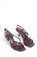 Sandalias doradas tacón fino con tiras cruzadas y hebillas de diseño moderno para mujer ideales para fiestas Paloma Wang - details 6