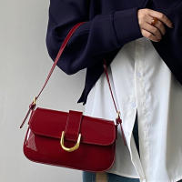 Bolso De Hombro Retro De Cuero Patentado Para Mujer Con Correa Ajustable Y Cierre De Flap Bolso Satchel De Color Sólido Bolsa De Axila Cruzada - details 3