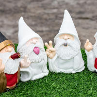 Estatua De Gnome Con Dedo Medio Micro Landscape Decoración De Jardín Resina Figura De Jardín Provocativa Para Paisaje Exterior - details 12