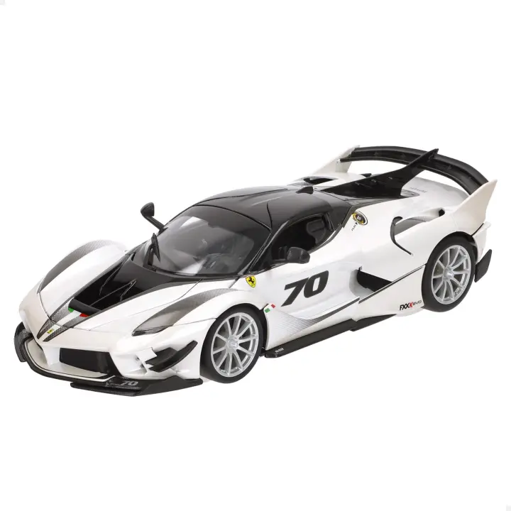 Burago - Maqueta Coche Ferrari, maqueta de coche a escala 1:18, con carrocería fiel al modelo original, interior de alta precisión, detalles de competición y pintura realista, ideal para coleccionistas y amantes del motor - 1