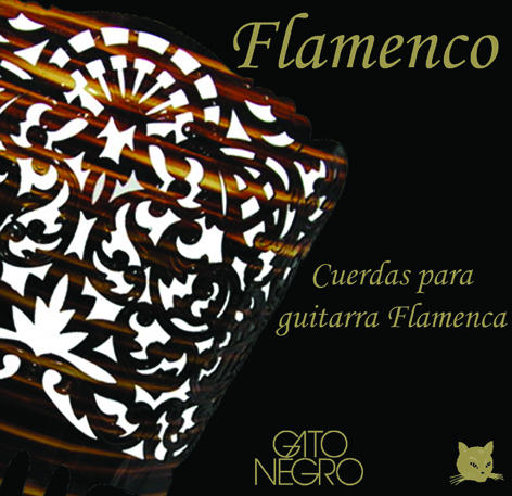 Juego de cuerdas Guitarra Flamenca Gato Negro Tensión&nbsp;Media.&nbsp;Calibres&nbsp;0.71-0.82-1.02-0.76-0.86-1.07. Nylon y bajos entorchados de acero de alta calidad. Fabricadas artesanalmente en España desde 1868.