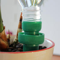 4pcs Dispositivos De Riego Para Plantas Automáticos Self Watering Spikes Estacas De Jardín Para Plantas En Macetas Ideal Para Vacaciones De Flores - details 4