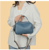 Bolso De Hombro Para Mujer De Cuero Genuino Estilo Casual Con Correa Ancha Y Comodidad Gran Capacidad Color Blanco Negro Caqui Azul - details 1