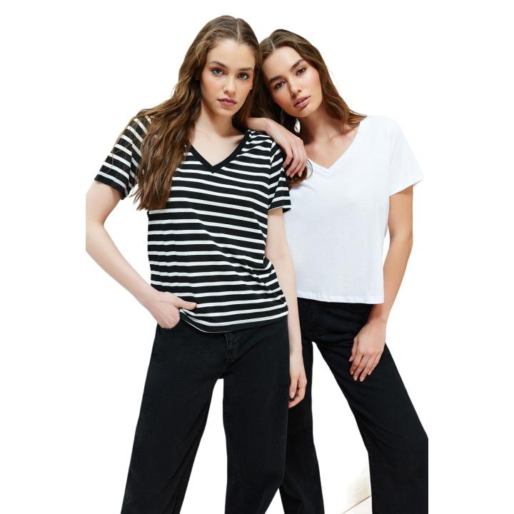 TRENDYOL Camiseta Básica Básica De Cuello Redondo Para Mujer, Pudra., XG