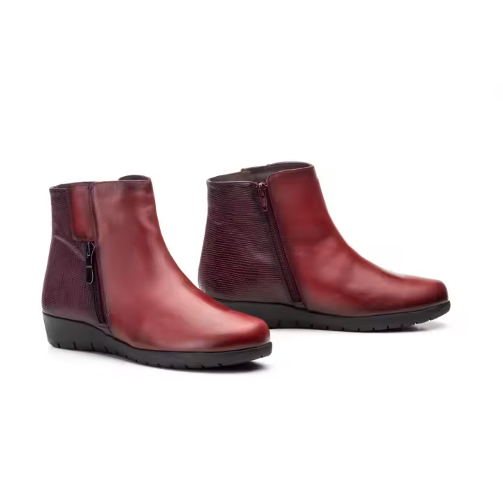 Mº7740 Burdeos  Hecho en España Botín Mujer Piel Burdeos Grabado Cuña Numeración: 35-42 Marca: JAM Color: Burdeos BOTIN PIEL MUY COMODO CIERRE DE CREMALLERA BOTIN MODERNO SUELA CUÑA BAJA ELEGANTE Y COMODO - 1