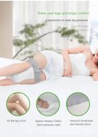 Almohada De Memoria Ortopédica De Algodón Suave Para Maternidad Con Correa Ajustable Soporte De Rodilla Y Pierna Para Dormir De Lado Color Gris Tamaño 35x25x7/14cm - details 3
