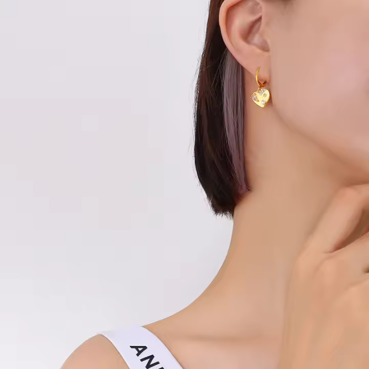 Encanto Gargantilla francesa con personalidad retro de circonita con forma de corazón de melocotón, pendientes de acero de titanio, collar, colgante de piedra preciosa CZ irregular en forma de corazón, resistente al agua, chapado en oro real 18 - 1