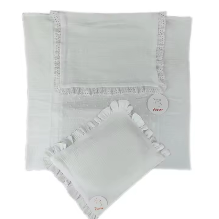 Sabana encimera y almohada blanca de bambula y plumeti de marca PINOCHO - 1