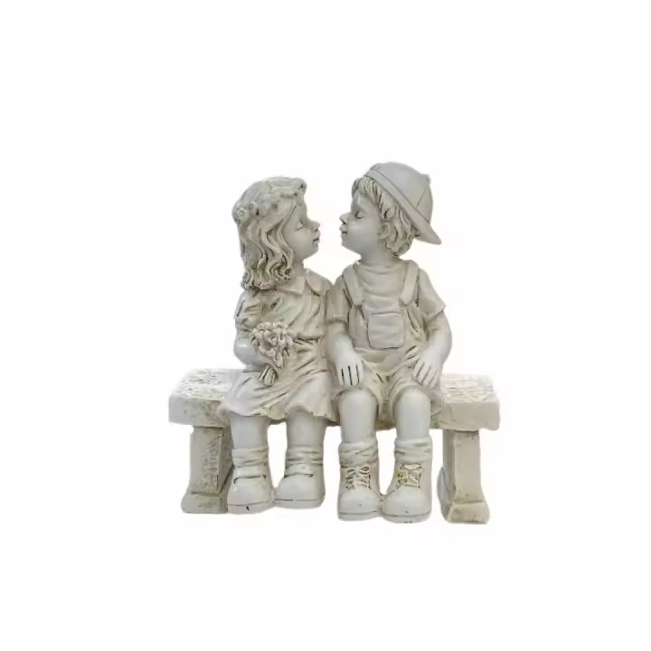Estatua De Resina De Pareja De Niños Sentados Y Besándose Decoración De Jardín Al Aire Libre Adorno De Patio Estilo Clásico - 1