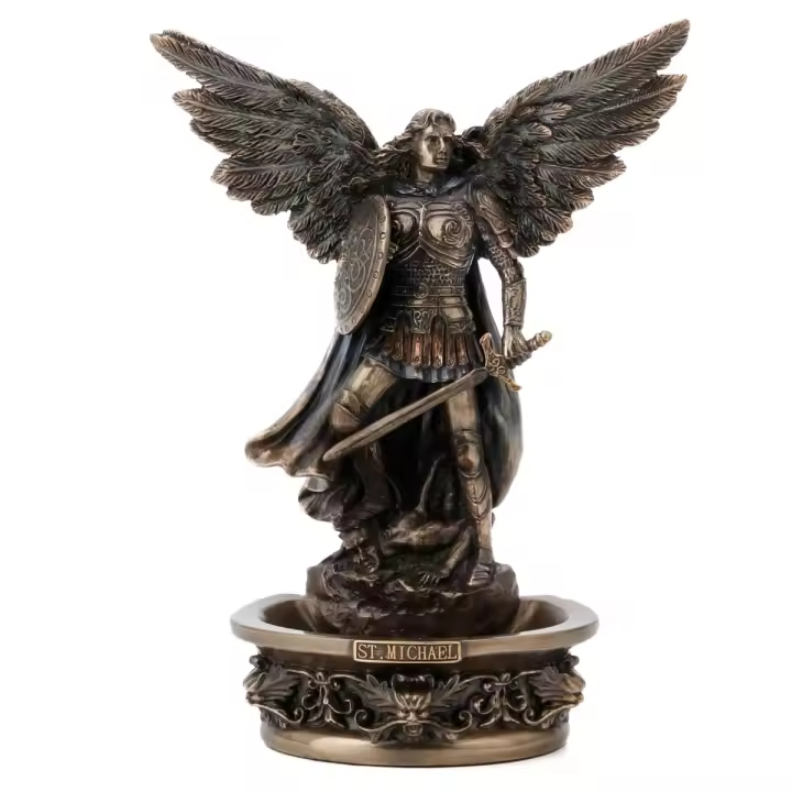 CAPRILO REGALOS & DECORACIÓN Figura Decorativa Mitológica de Resina "Arcángel San Miguel con Espada y Escudo". Adornos y Esculturas. Decoración Hogar. Regalos Originales. 10 x 8 x 19 cm - 1