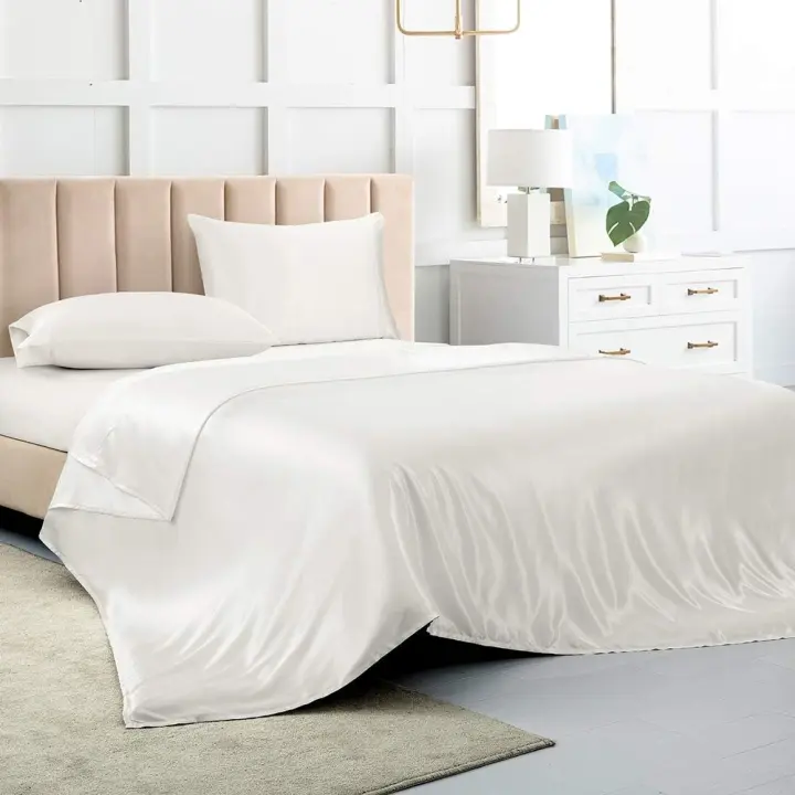 Juego de sábanas de satén tamaño Queen, sábanas de Seda Blanca, Juego de Ropa de Cama Suave de 4 Piezas con 1 sábana Bajera de Bolsillo Profundo, 1 sábana encimera y 2 Fundas de Almohada - 1