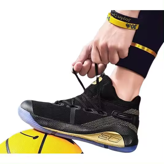 Modelo basket 3 negro-oro calzado deportivo confortable de moda y novedad - 1