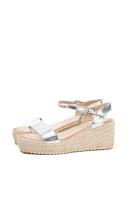 Lyla Wang sandalias doradas con cuña de esparto diseño trenzado y elegante cierre perfectas para el verano - details 5