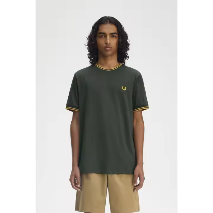 CAMISETA FRED PERRY VERDE RIBETE OCHRE - 1