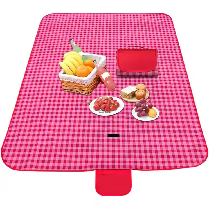 Enorme pero plegable. Nuestra colchoneta de picnic se puede estirar hasta 200 cm x 146 cm, lo suficientemente grande para su familia (rojo) - 1