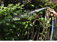 Pistola De Agua Multifuncional Para Jardín Y Lavado De Coche Con 9 Modos De Roce Alta Presión Manija De Malla Metálica Para Riego Del Jardín - details 10