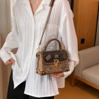 Bolso De Hombro Para Mujer Estilo Retro Con Decoración De Insignia De Oso Exquisito Bolso Cruzado De PU Suave Con Lining De Poliéster - details 9