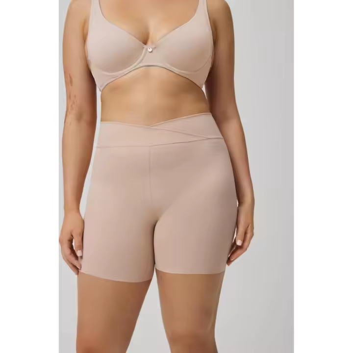 Ysabel Mora. Culotte antirroce de microfibra y perneras con corte láser. Cinturilla cruzada que se acopla a cualquier silueta. La ausencia de ribetes y costuras lo convierte en invisible bajo prendas ajustadas. El corte láser ofrece una terminación comple - 1
