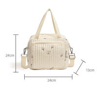 Bolso De Diaper Para Bebé Con Patrón De Oso Y Flores En Algodón Beige Con Cierre De Cremallera Estilo HOBO Bolsa De Equipaje - details 6