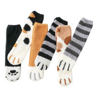 Calcetines De Velvet Coral Con Dibujos De Gato Para Mujer Calcetines Gruesos Y Calientes De Otoño E Invierno De Medio Tamaño - details 3