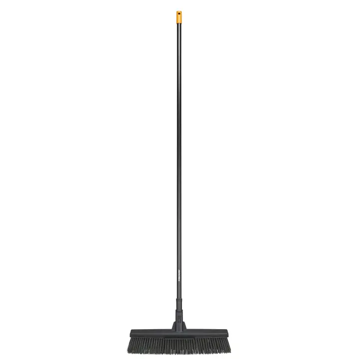 Fiskars 1025926 Escoba de jardín de uso múltiple L - 1