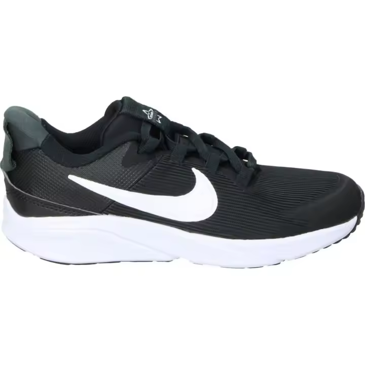 NIKE | Deportiva Infantil Nike Star Runner 4 – Zapatilla en Color Negro – Zapatilla Deportiva con Cierre de Cordones – Versátiles – Muy Combinables – Modelo DX7614-001 - 1