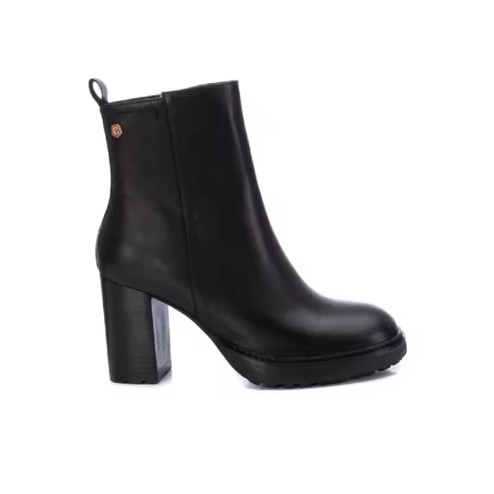 Botines Carmela modelo 161241 en color Negro - 1