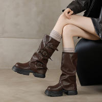 Botas De Caballero Pliegues Con Hebilla Para Mujer Marrón De Cuero PU Botines De Media Pantorrilla Slip-On Tacón Grueso Botas De Montar Mujer 2024 - details 6