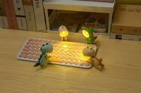 Lámpara De Noche Dinosaurio Mini LED Con Luz De Mesa Para Dormitorio Juguete Decorativo Para Niños Incluye Pilas Magnético Plegable - details 7