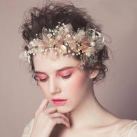 Nueva Joyería De Flor Para El Cabello De Moda Dorada Con Perlas Y Rhinestones Diadema Hecha a Mano Para Boda Accesorios De Cabello Para Mujer Ornamentos De Tamaño M - details 0