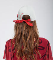 Gorra de mujer Anekke Alma - Lazo rojo para justar en la parte trasera - Ref. 40471-061 - Mide 15 x 19 x 28 cm - details 0