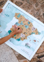 ENJOYERS - Mapa España para Rascar. Mapa Rascable La Esencia de España Ilustrado a Mano. Laminas Decorativas Pared 65x45 cm. Lamina Viajes Regalo para Viajeros. Sin Marco - details 2
