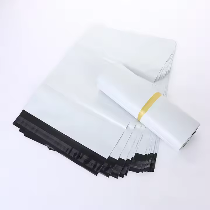 YIJIA | 100 Bolsas para Envíos, Anuncios de correo de polietileno blanco, sobres de envío Sobres de correo Bolsas para embalaje,Bolsas Plastico De Envio Autoadhesivas - 1