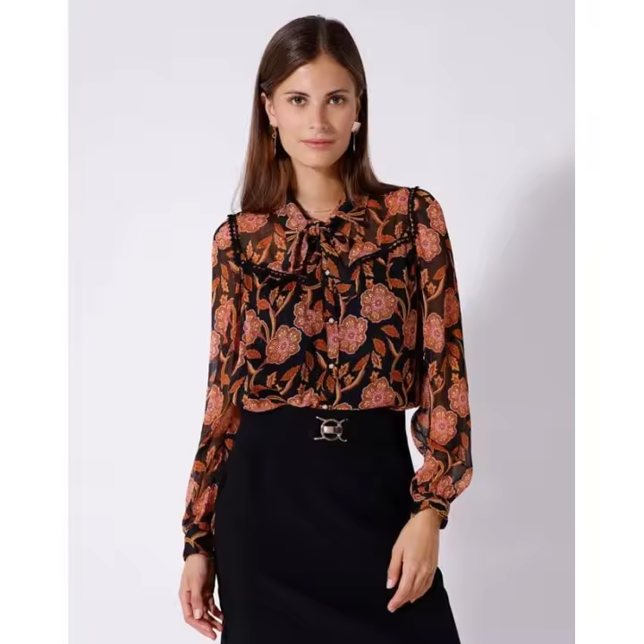 NAF NAF Camisa manga larga mujer con cuello camisero y detalle de lazo. Cierre con botones dorados delanteros. Estampado de flores y acabado con hilos metalizados. Color Terracota - 1
