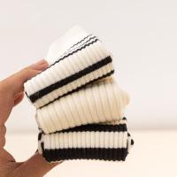 Calcetines De Mujer Estilo Casual Breto Negro Blanco Algodón Transpirable Medio Torsionado Bordado Letras Suaves Para Otoño - details 1