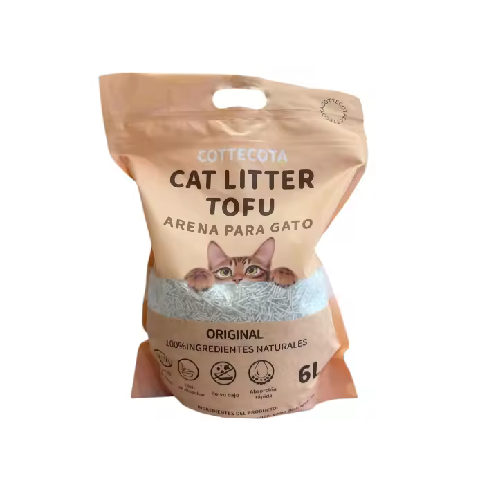 UNUSUAL-Arena para gatos de Tofu ecológico vegetal de 6L, un lecho natural y libre de polvo que garantiza un entorno limpio y saludable. Su fórmula aglomerante facilita la limpieza diaria, proporcionando comodidad a tu gato y cuidando del medio ambiente. - 1